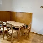 Spacious Apt In A Quiet Neighbourhood + Private Parking
