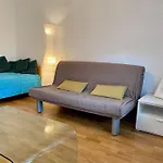 Spacious Apt In A Quiet Neighbourhood + Private Parking