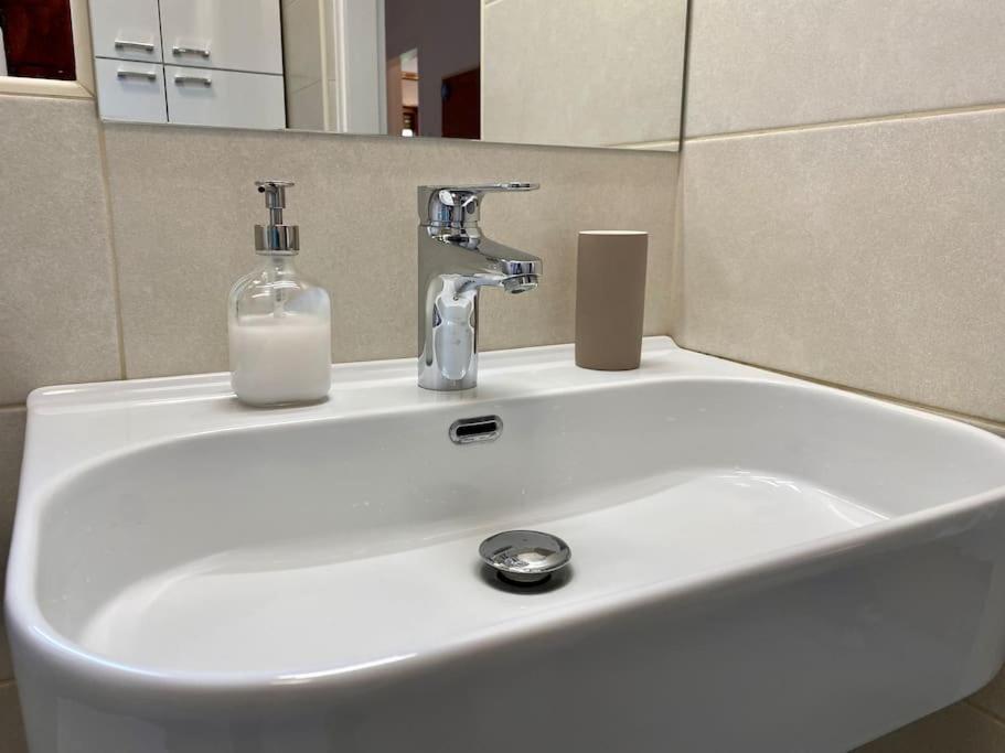 Spacious In A Quiet Neighbourhood + Private Parking Apartment Ljubljana